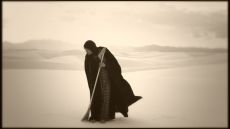 Σκούπισμα, Sama Alshaibi, 2009, Πειραματικό βίντεο, 3’